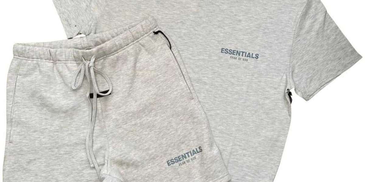 Essentials Canada: Elevate Your Wardrobe with Timeless Style